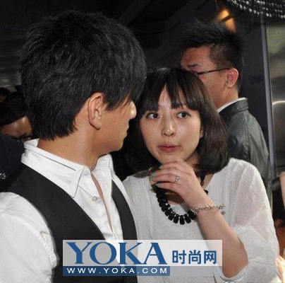 <em>吴奇隆</em>反击马雅舒 拥搂神秘<em>女友</em>-<em>吴奇隆</em>-黄岩新