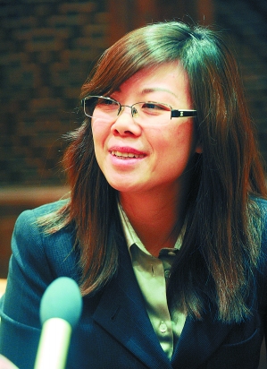王萍,1976年出生,东英格兰大学管理学硕士,现任联化科技股份有限