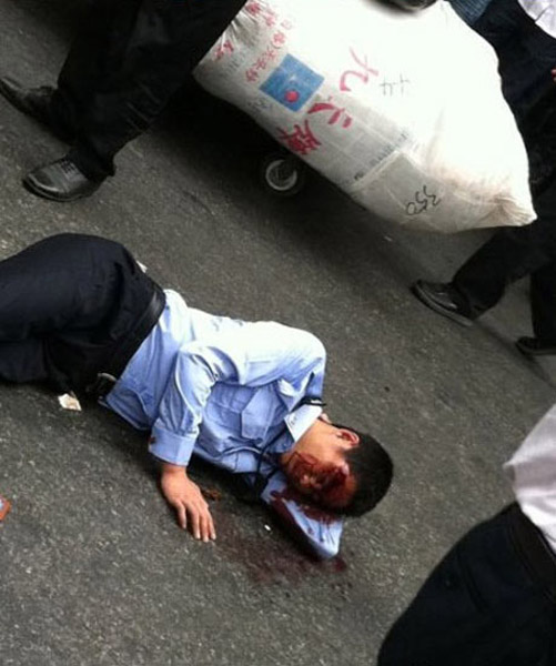 广州两公司因停车场管理权群殴 多人受伤(组图)