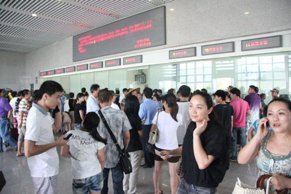 受温州动车追尾事故影响 部分途经台州站班次