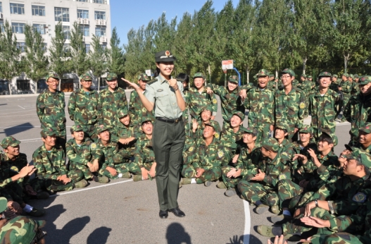 黑龙江<em>大学女国防生</em>执教<em>大学</em>生军训侧记[组图